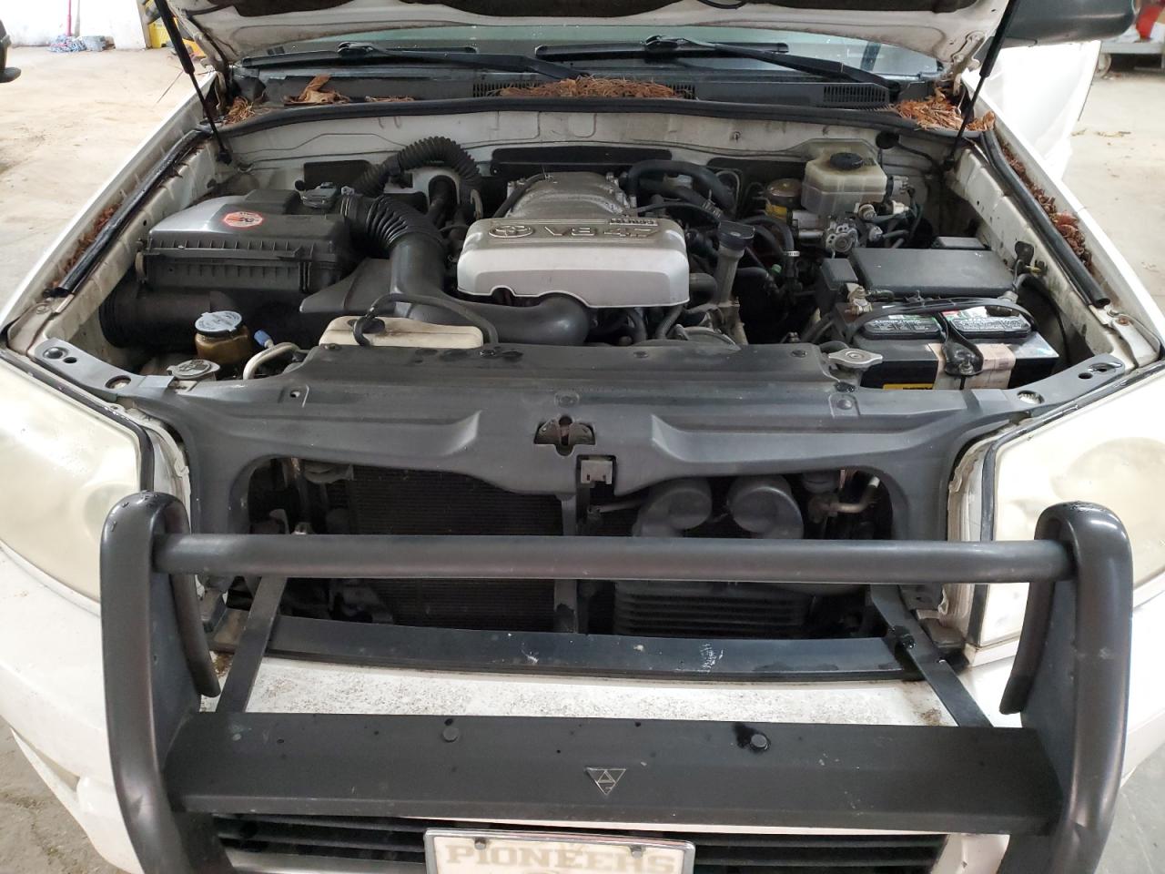 2004 Toyota 4Runner - Image 12