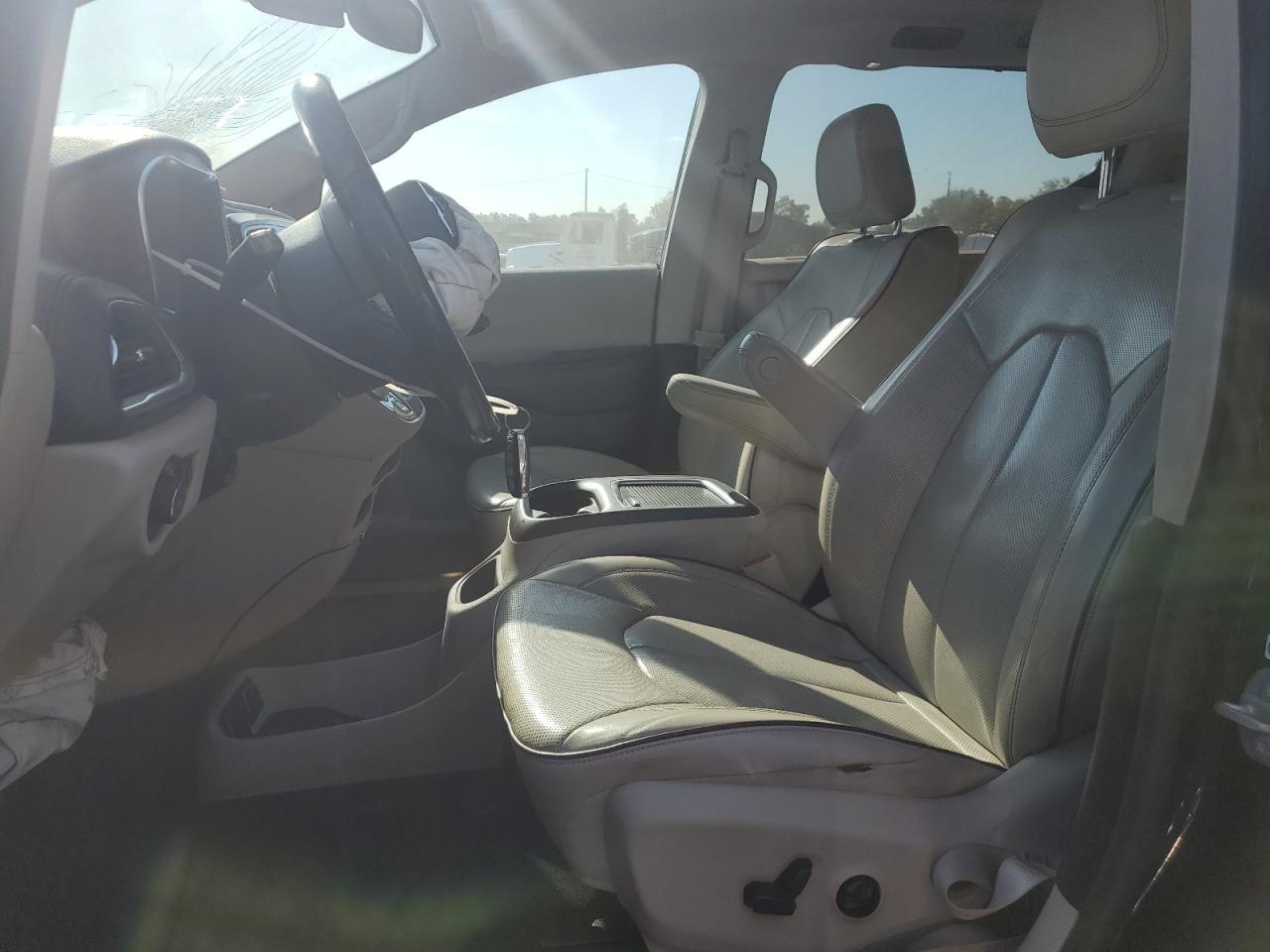 2020 Chrysler Pacifica - Image 7