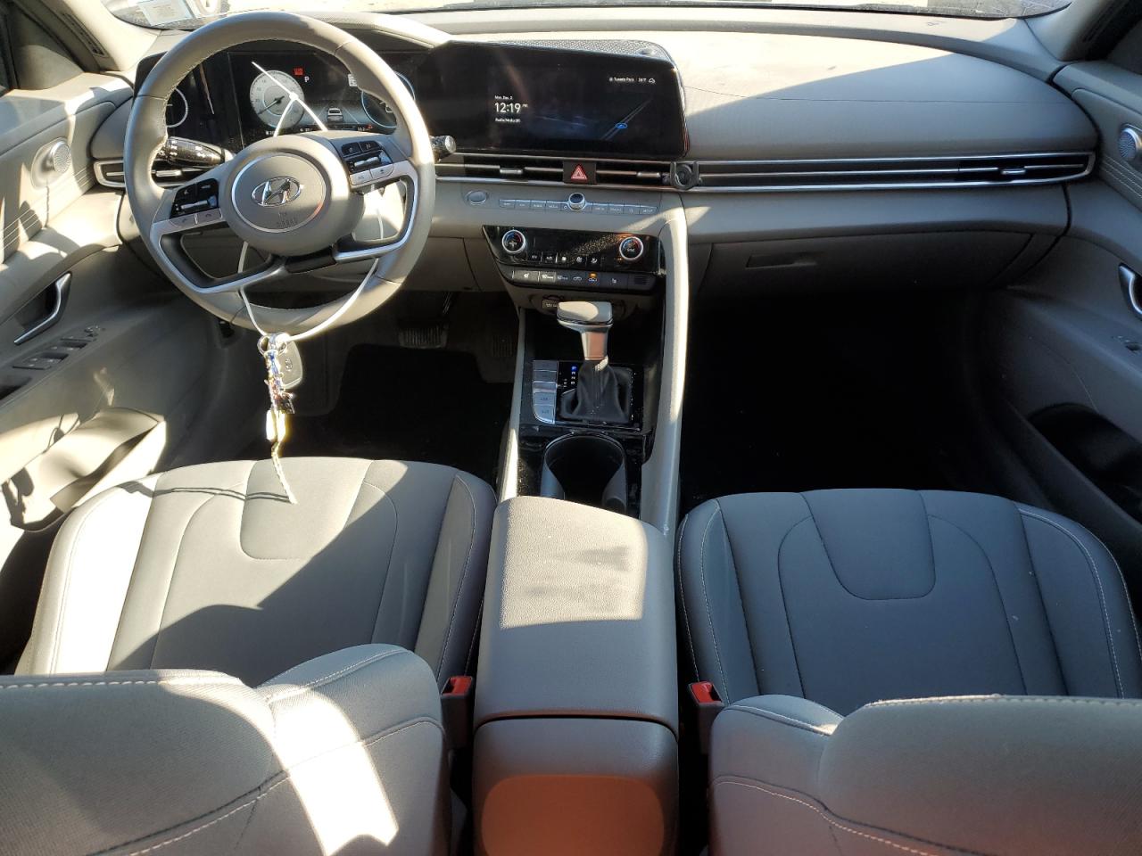 2023 Hyundai Elantra - Image 8