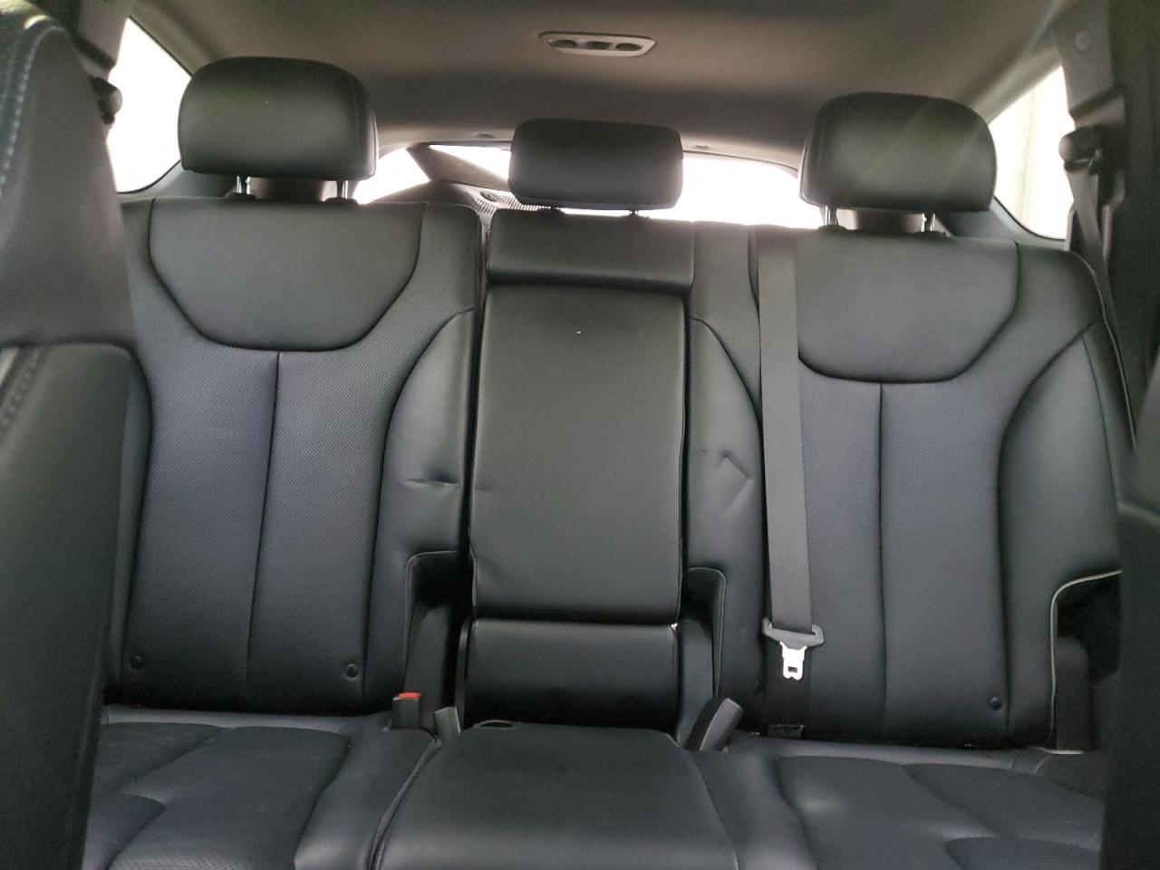 2022 Hyundai Santa Fe - Image 10