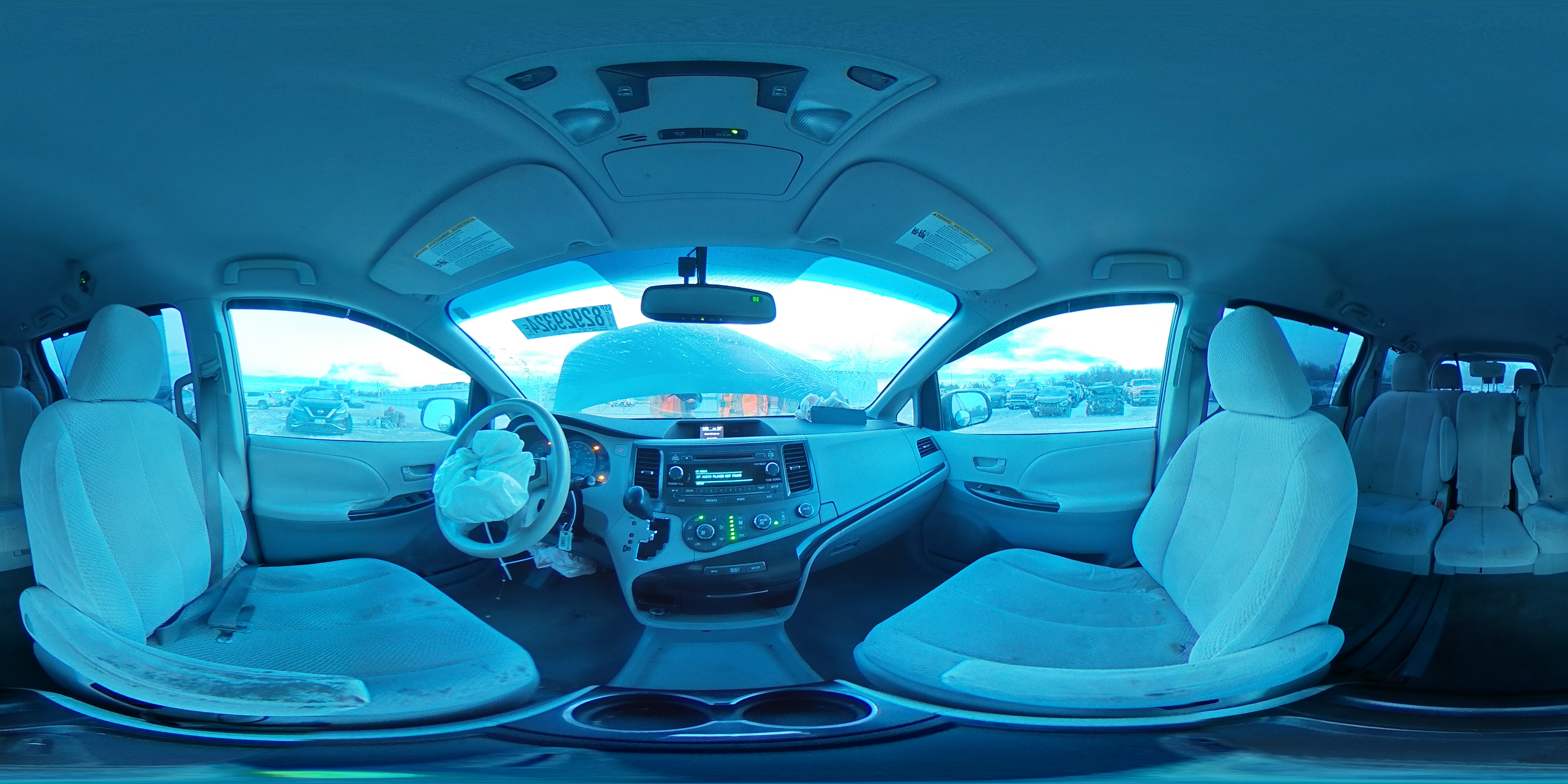 2011 Toyota Sienna - Image 14