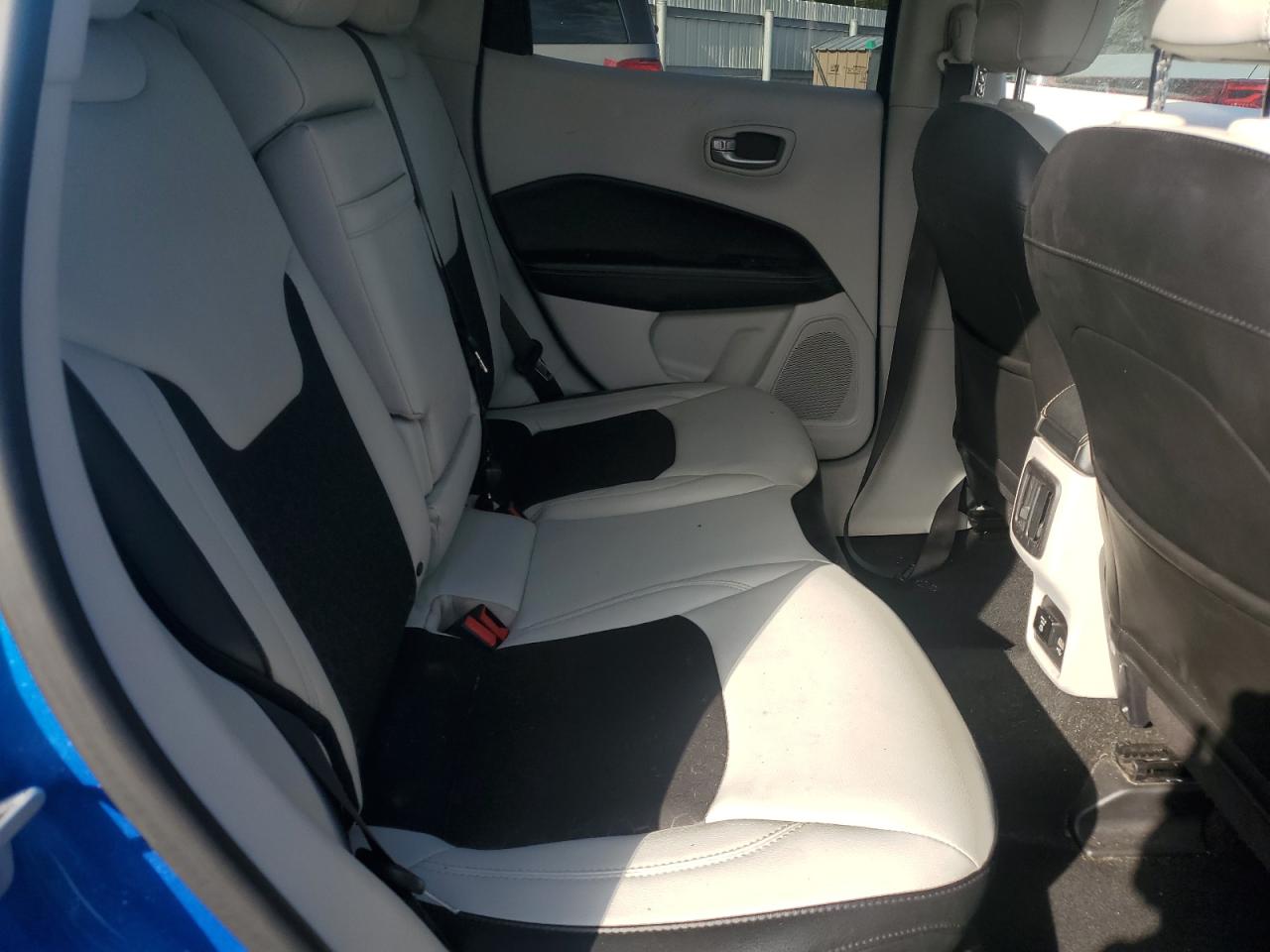 2018 Jeep Compass - Image 11