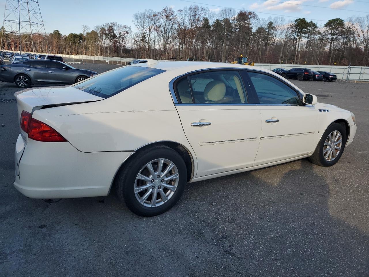 2009 Buick Lucerne - Image 3