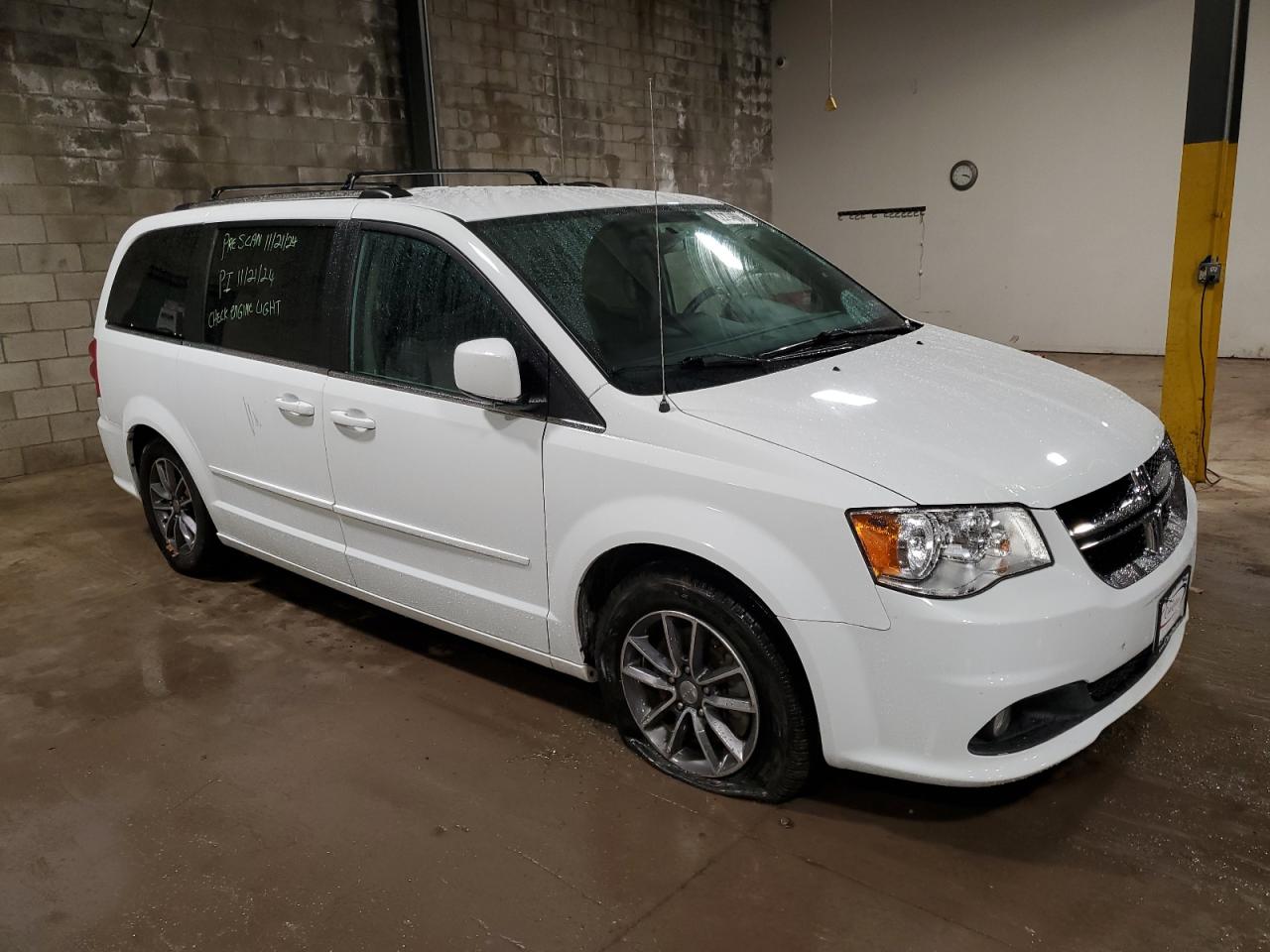 2017 Dodge Caravan - Image 4
