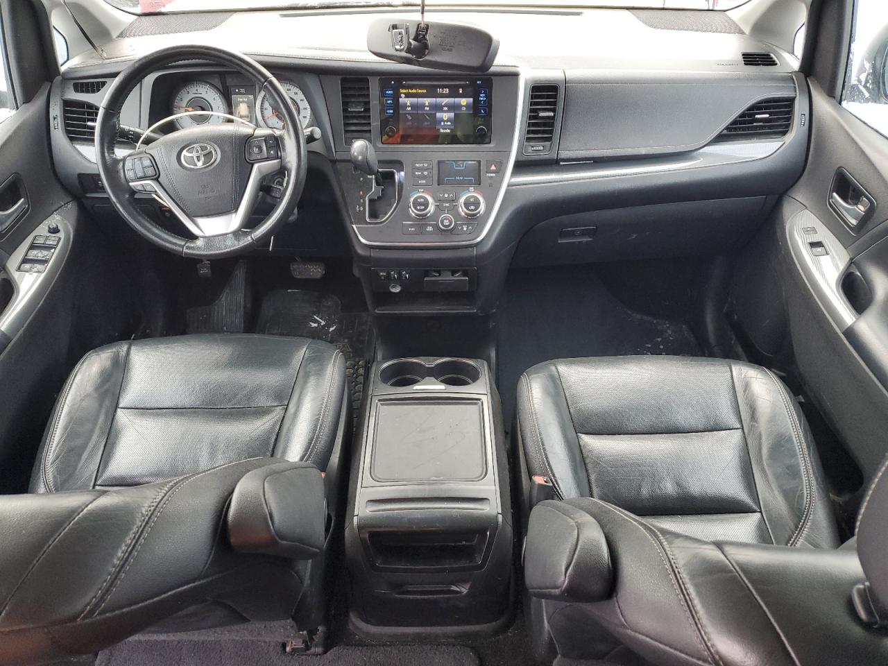 2016 Toyota Sienna - Image 8