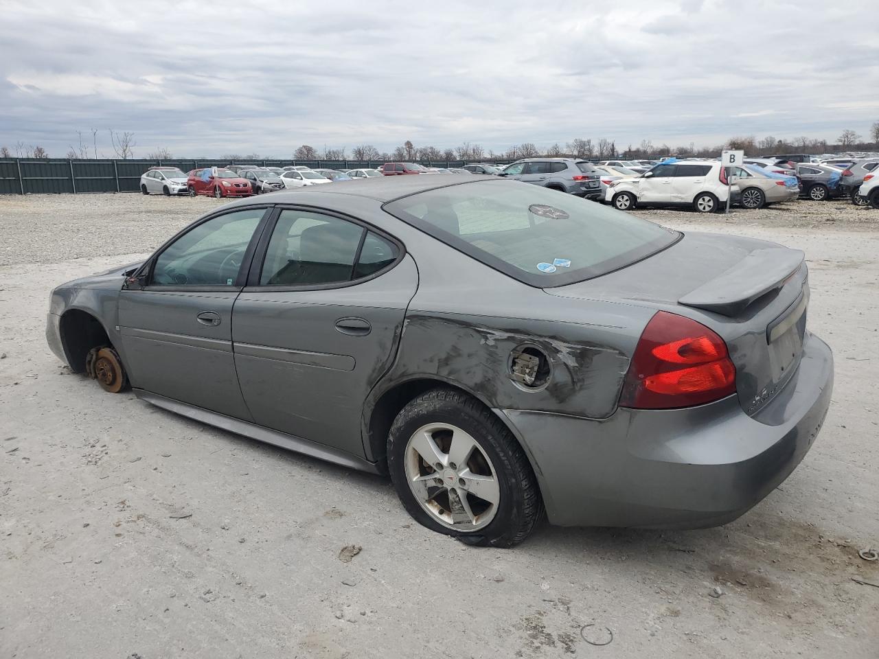 2008 Pontiac Grand Prix - Image 2