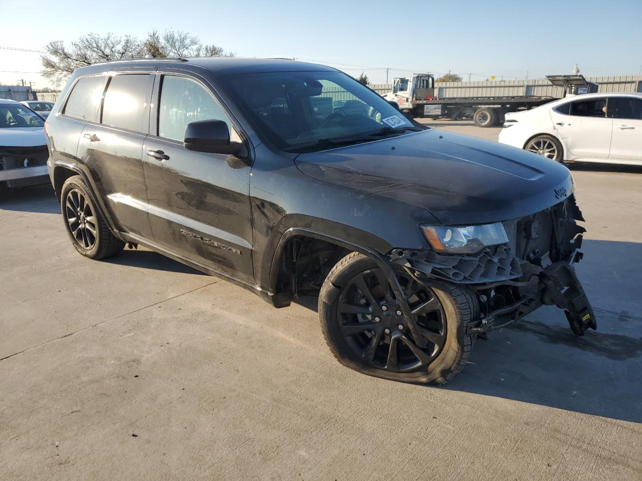 2017 Jeep Grand Cherokee - Image 4