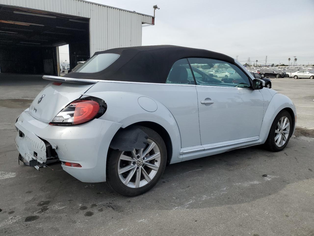 2017 Volkswagen Beetle - Image 3