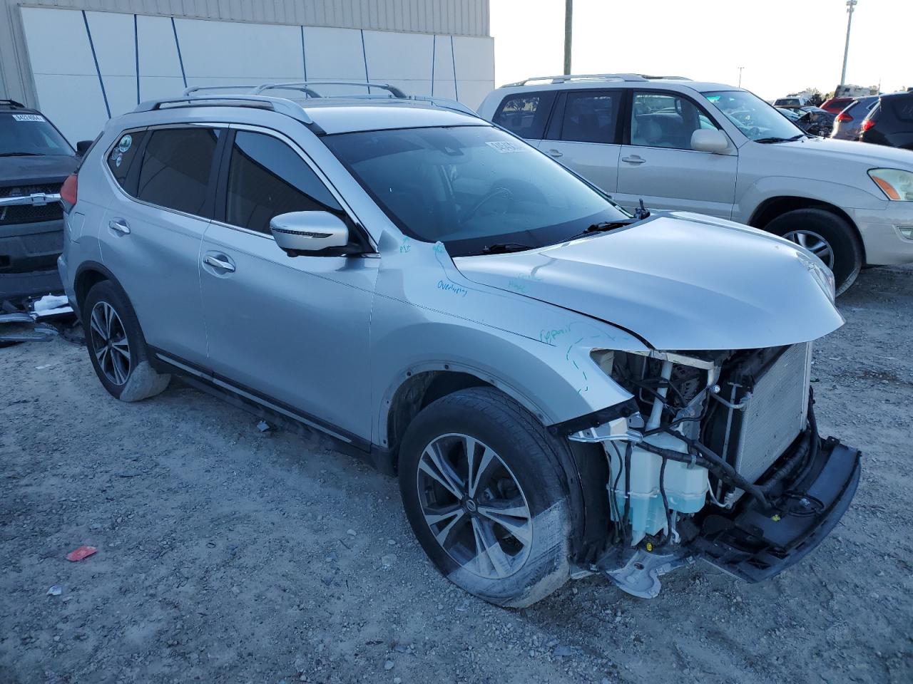 2017 Nissan Rogue - Image 4