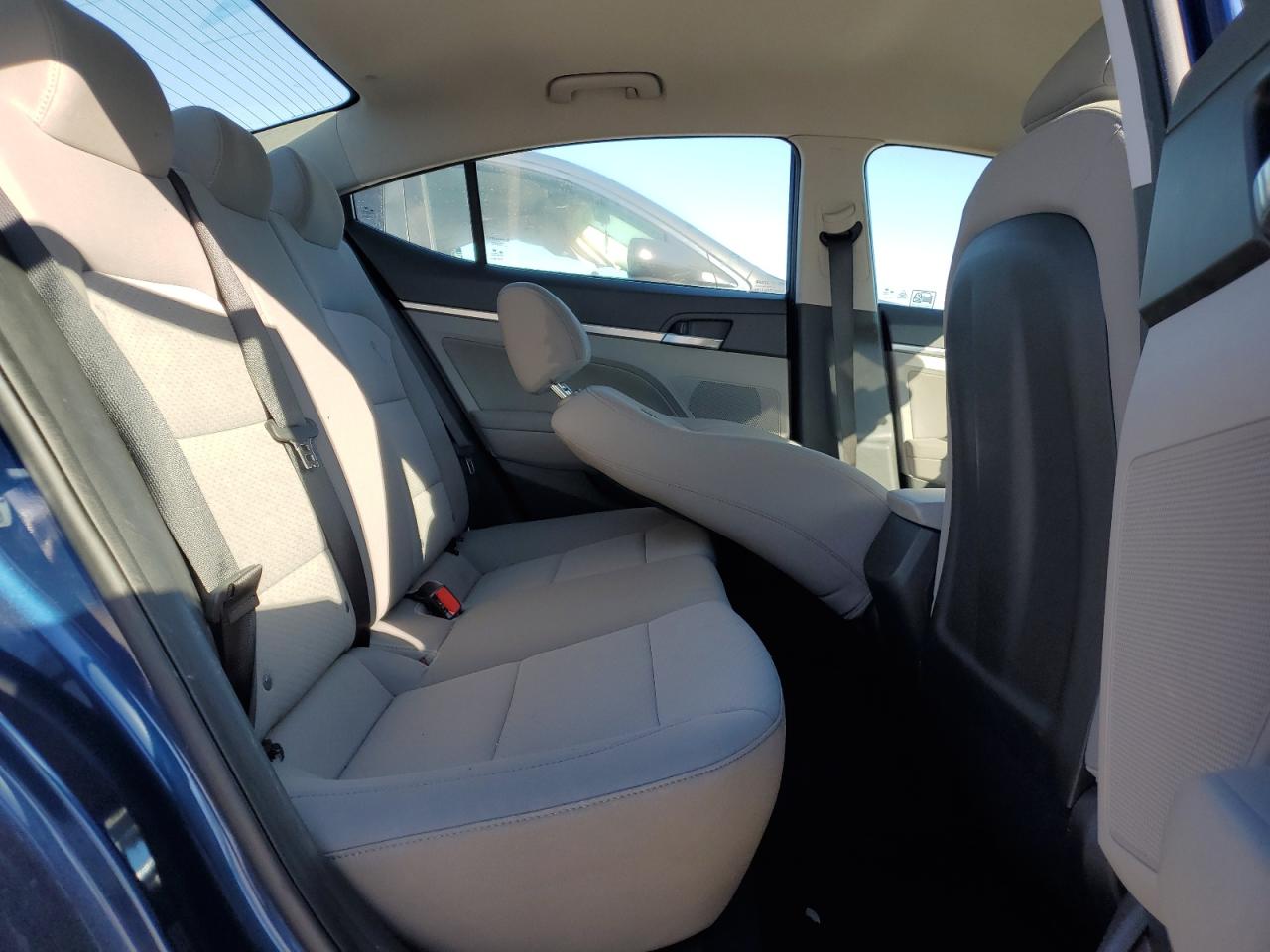2019 Hyundai Elantra - Image 10