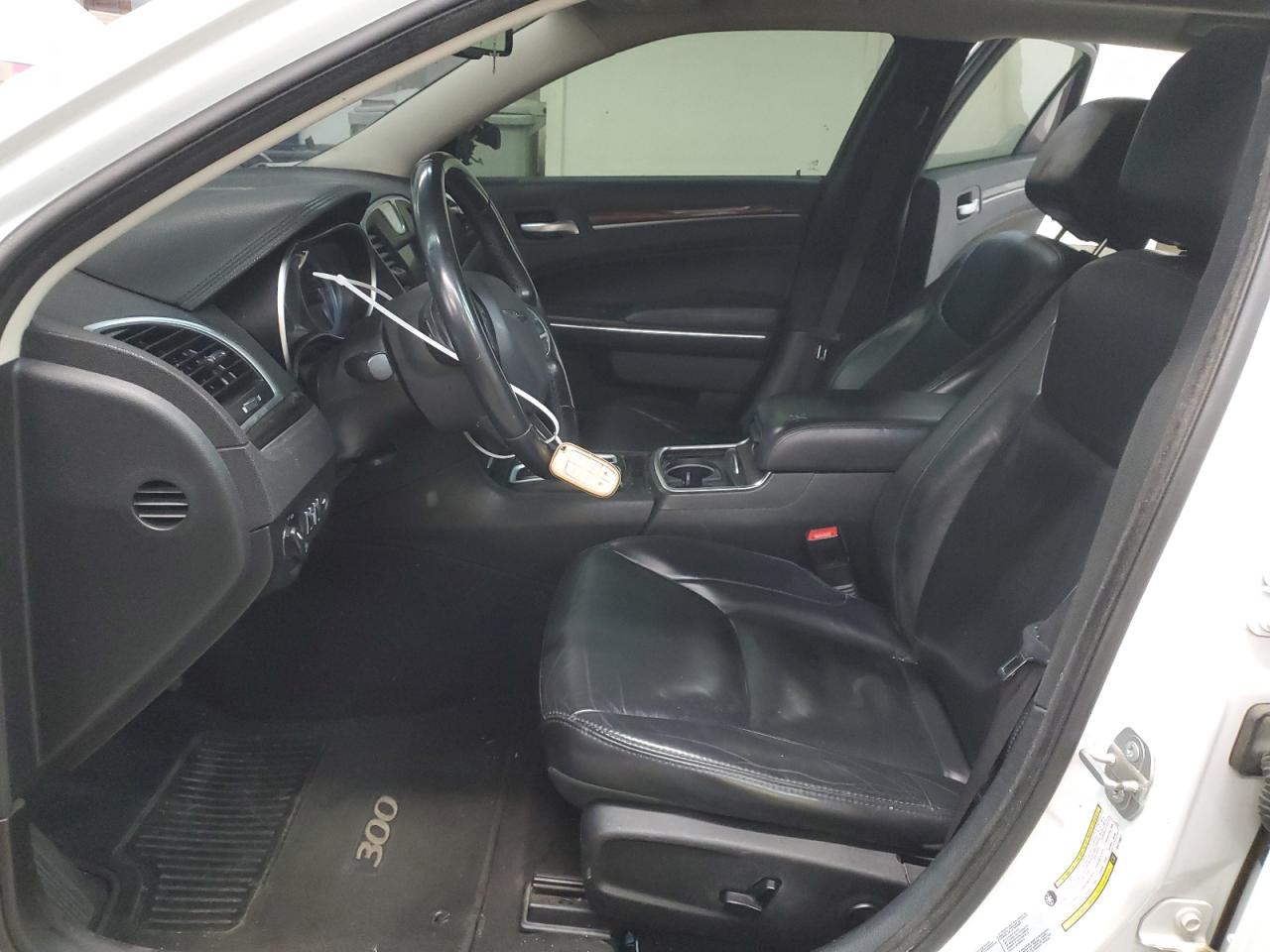2016 Chrysler 300 - Image 7
