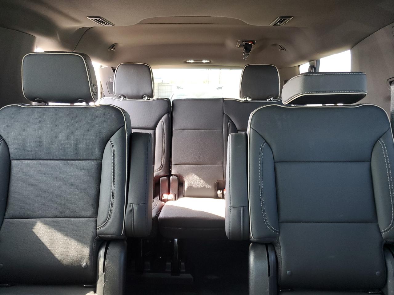 2022 Chevrolet Suburban C1500 Premier VIN: 1GNSCFKD5NR276803 Lot: 83861124