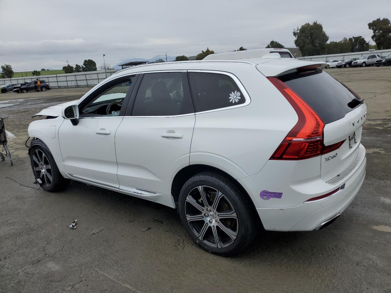 VIN LYVBR0DL7JB121258 2018 VOLVO XC60 no.2