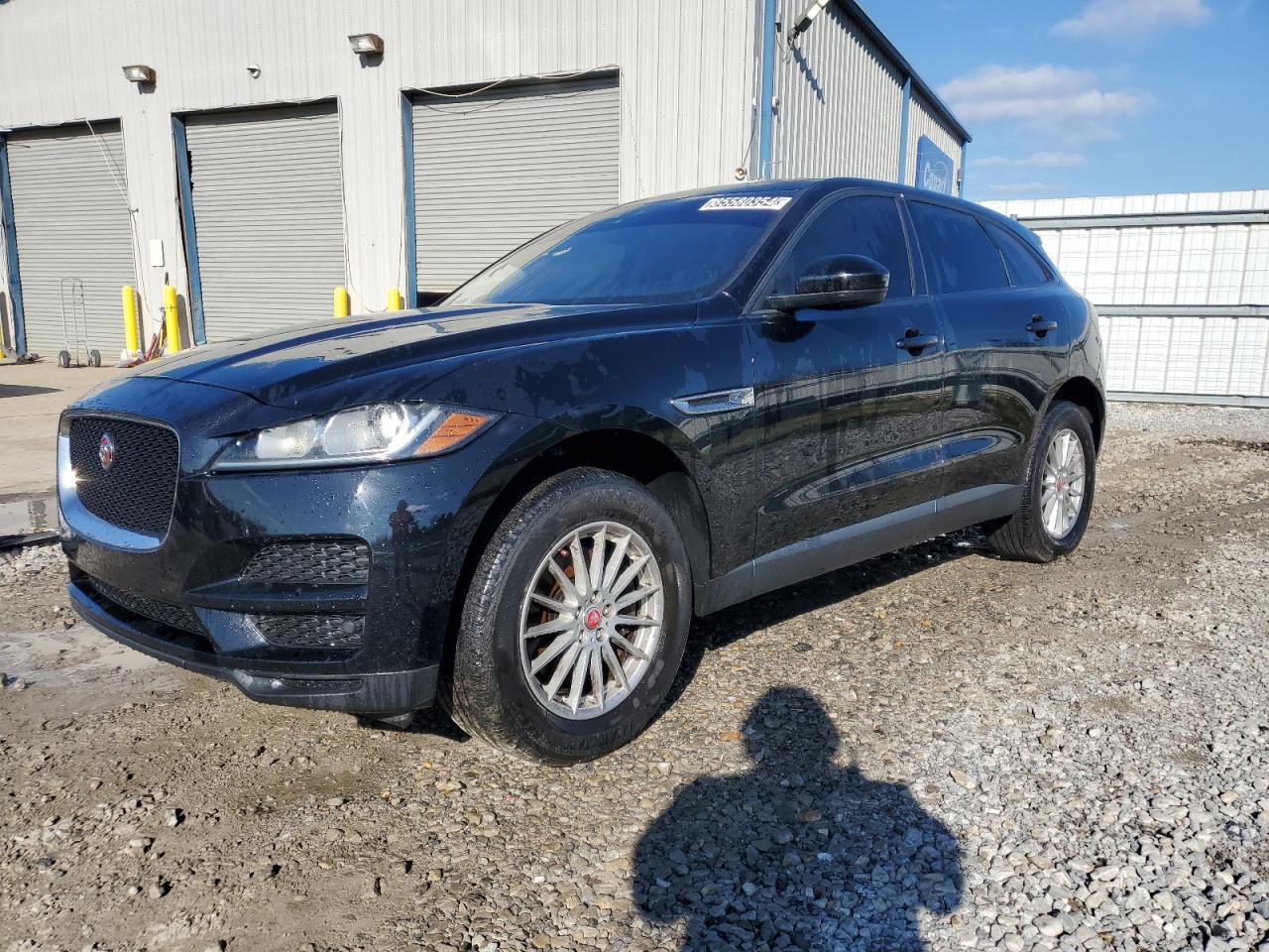 VIN SADCS2BV3HA056133 2017 JAGUAR F-PACE no.1