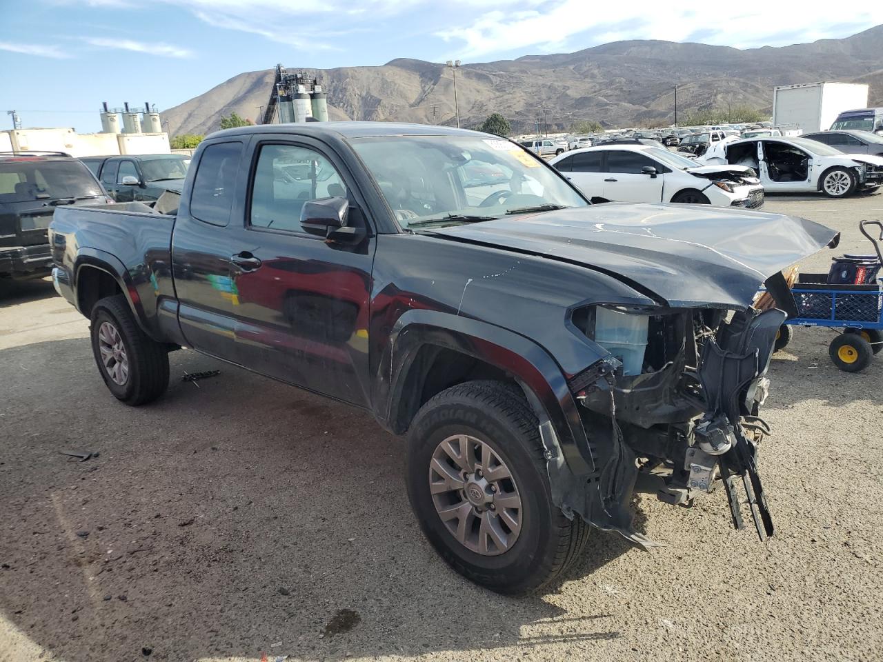 VIN 5TFRZ5CN6JX068362 2018 TOYOTA TACOMA no.4