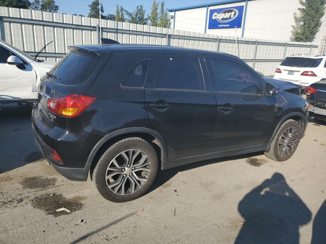 2018 Mitsubishi Outlander - Image 3
