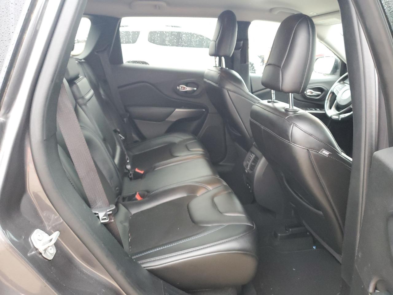 2019 Jeep Grand Cherokee - Image 12