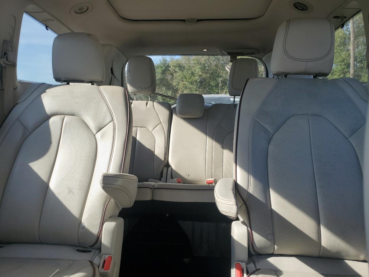 2020 Chrysler Pacifica - Image 10