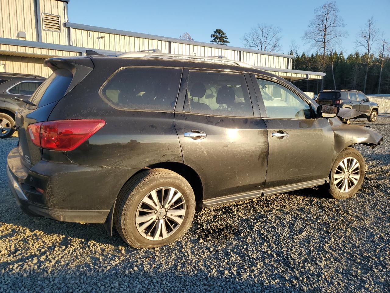 2020 Nissan Pathfinder - Image 3