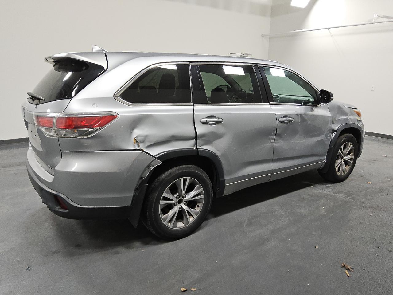 2016 Toyota Highlander - Image 3