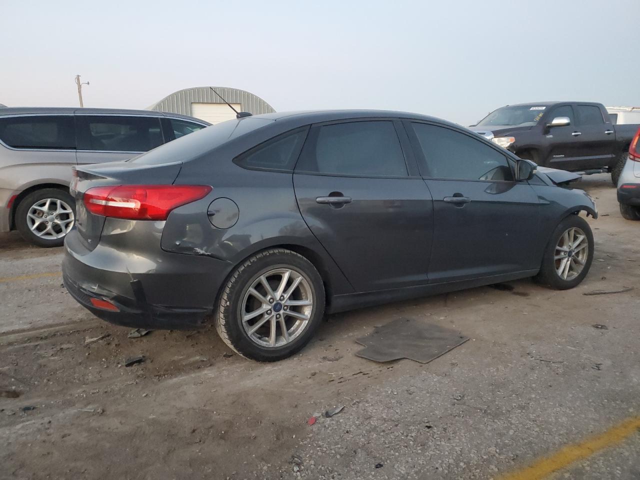 VIN 1FADP3F26HL315585 2017 FORD FOCUS no.3