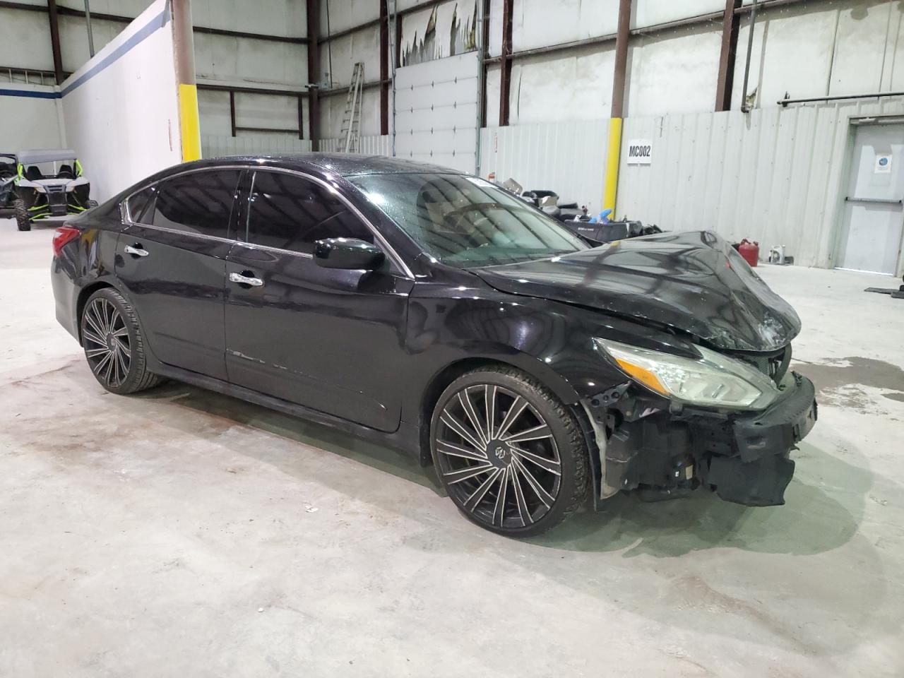 2016 Nissan Altima - Image 4