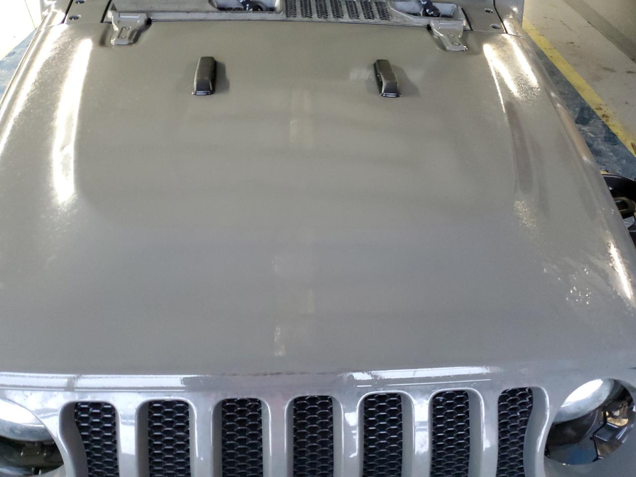 2020 Jeep Wrangler - Image 12