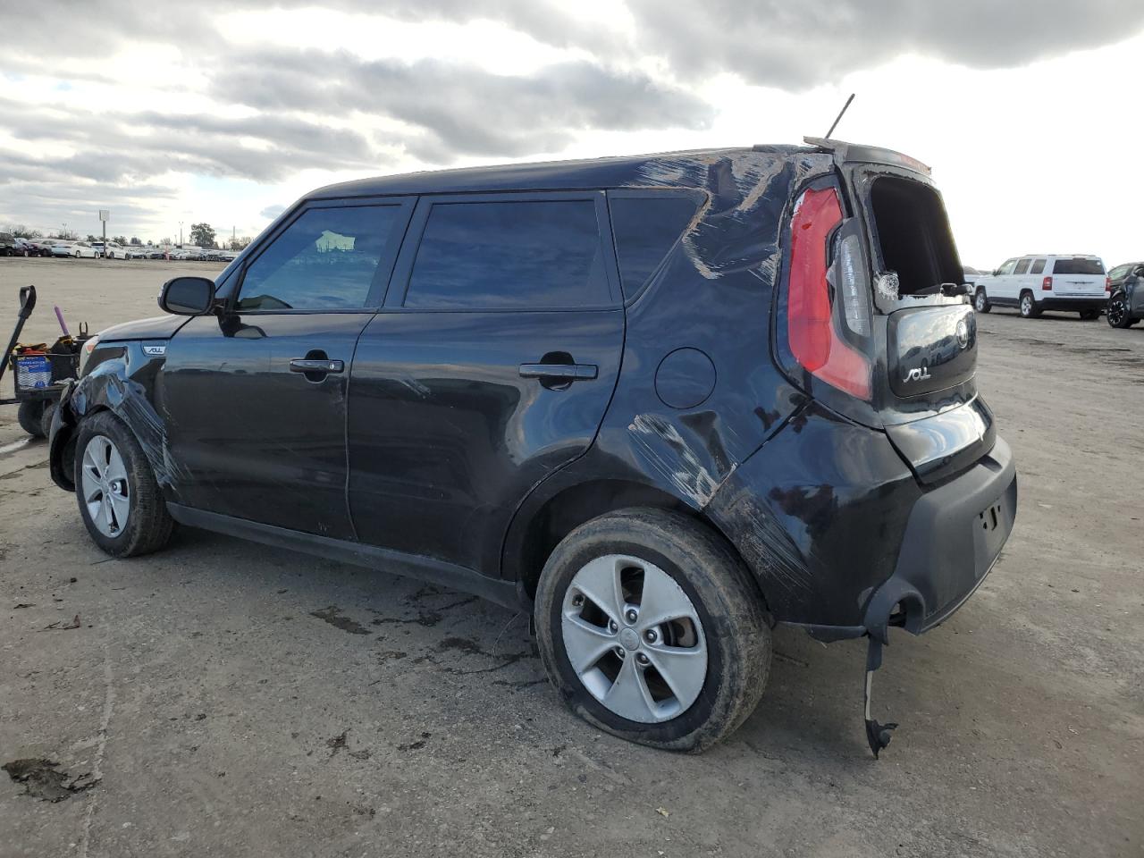 VIN KNDJN2A27F7182586 2015 KIA SOUL no.2