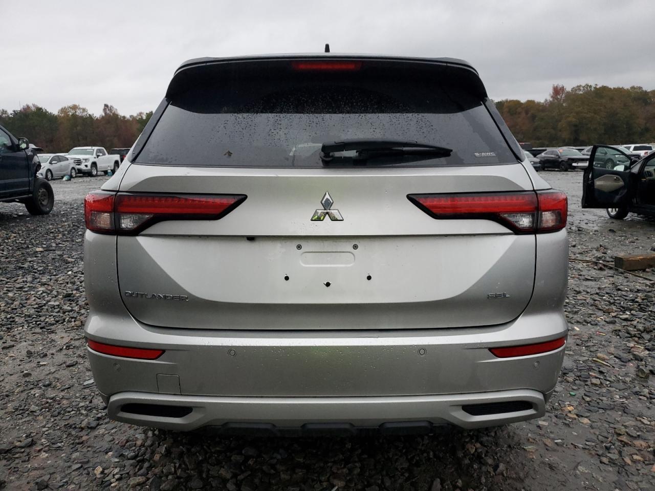 2024 Mitsubishi Outlander - Image 6