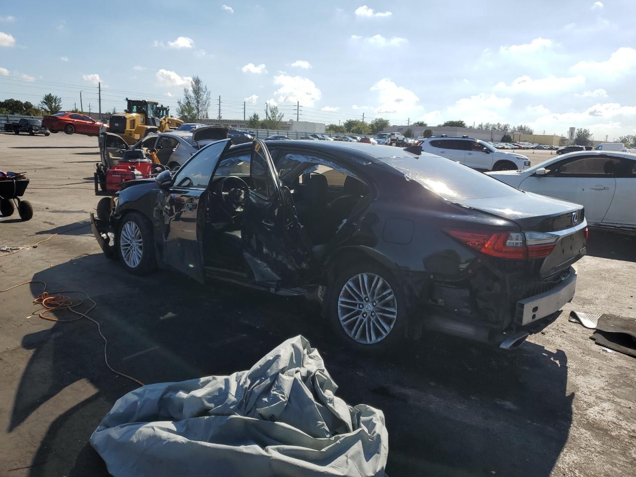 2016 Lexus ES - Image 2