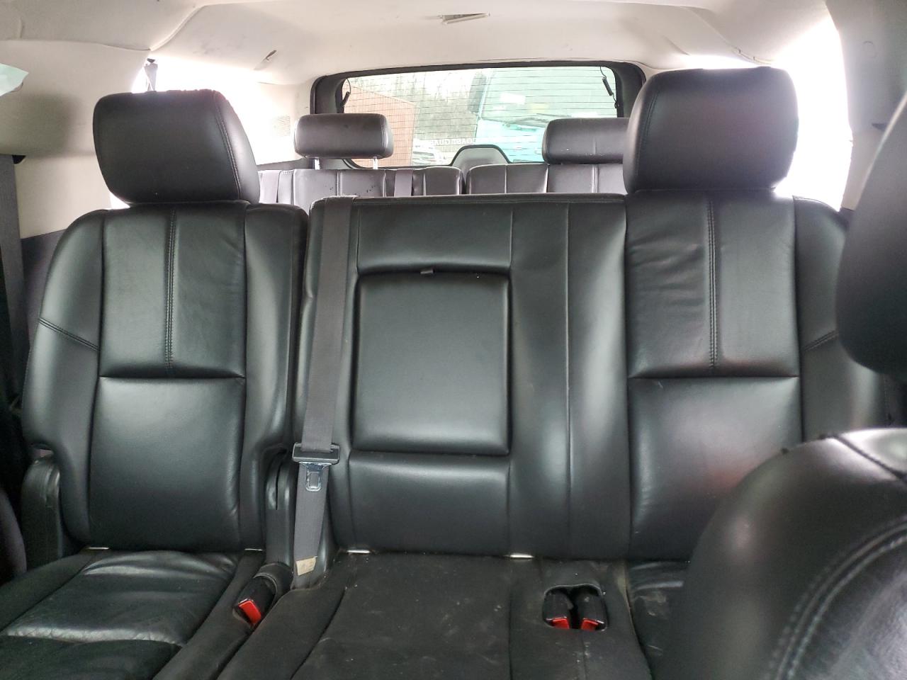 2011 Chevrolet Suburban - Image 10