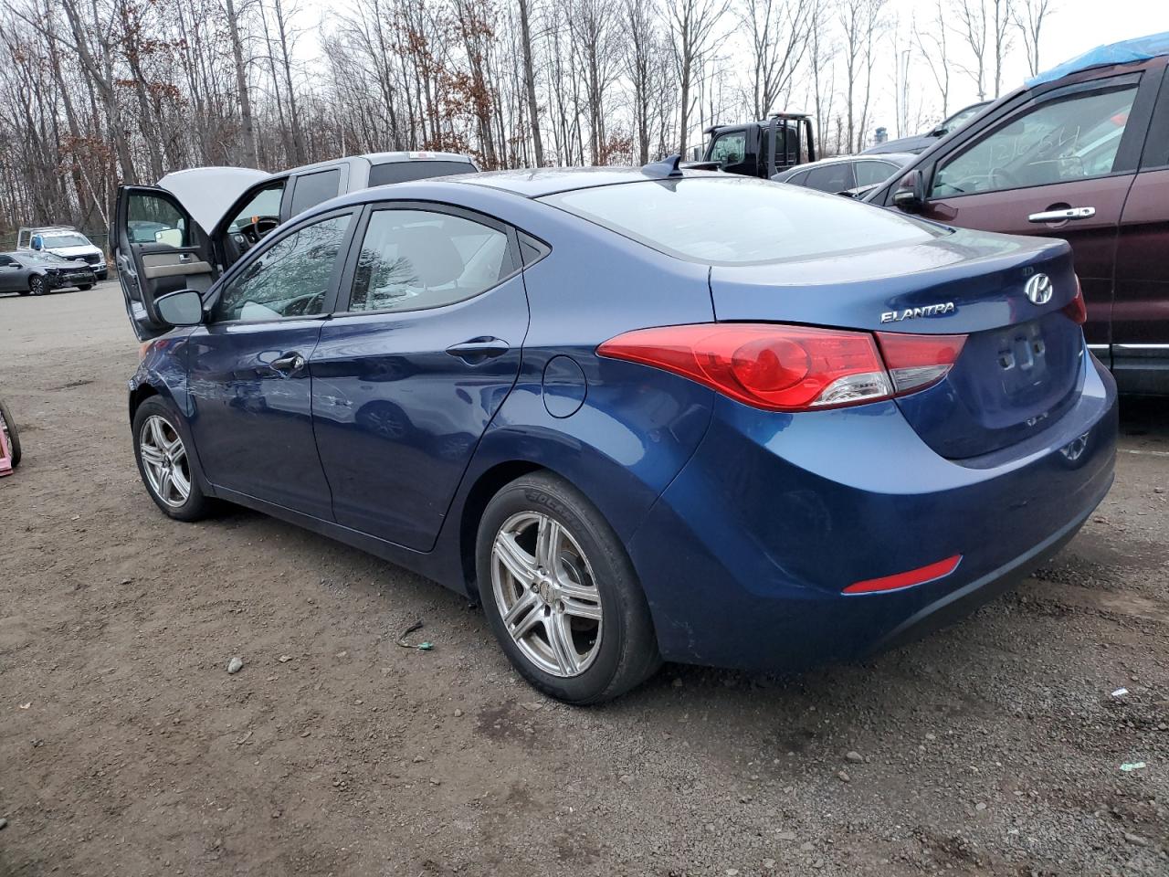 2016 Hyundai Elantra - Image 2