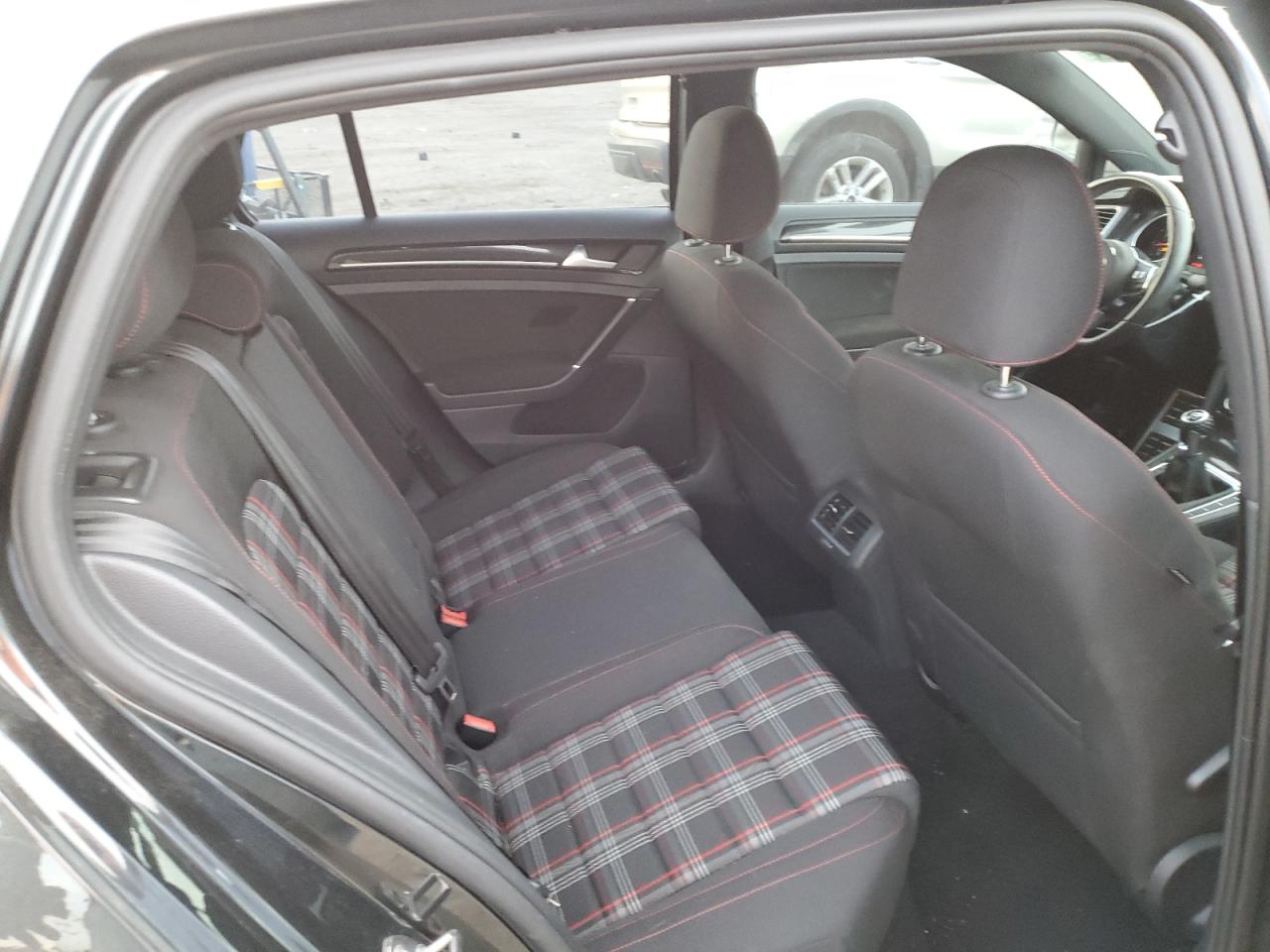 2017 Volkswagen GTI - Image 10