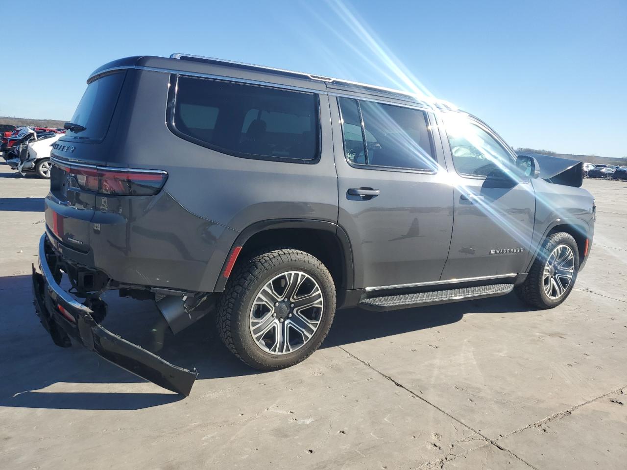 2022 Jeep Grand Wagoneer - Image 3