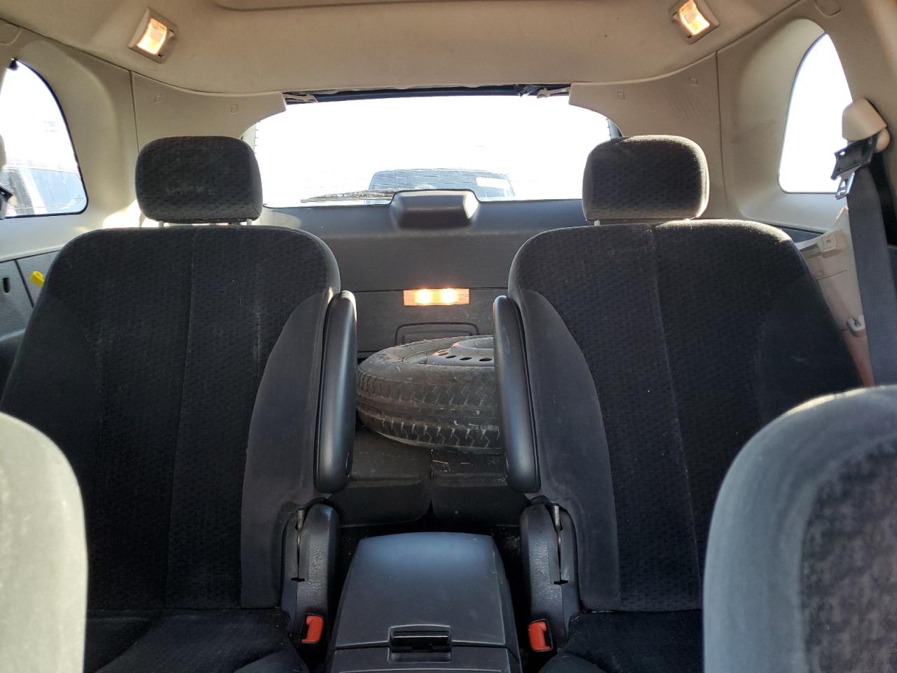 2005 Chrysler Pacifica - Image 10