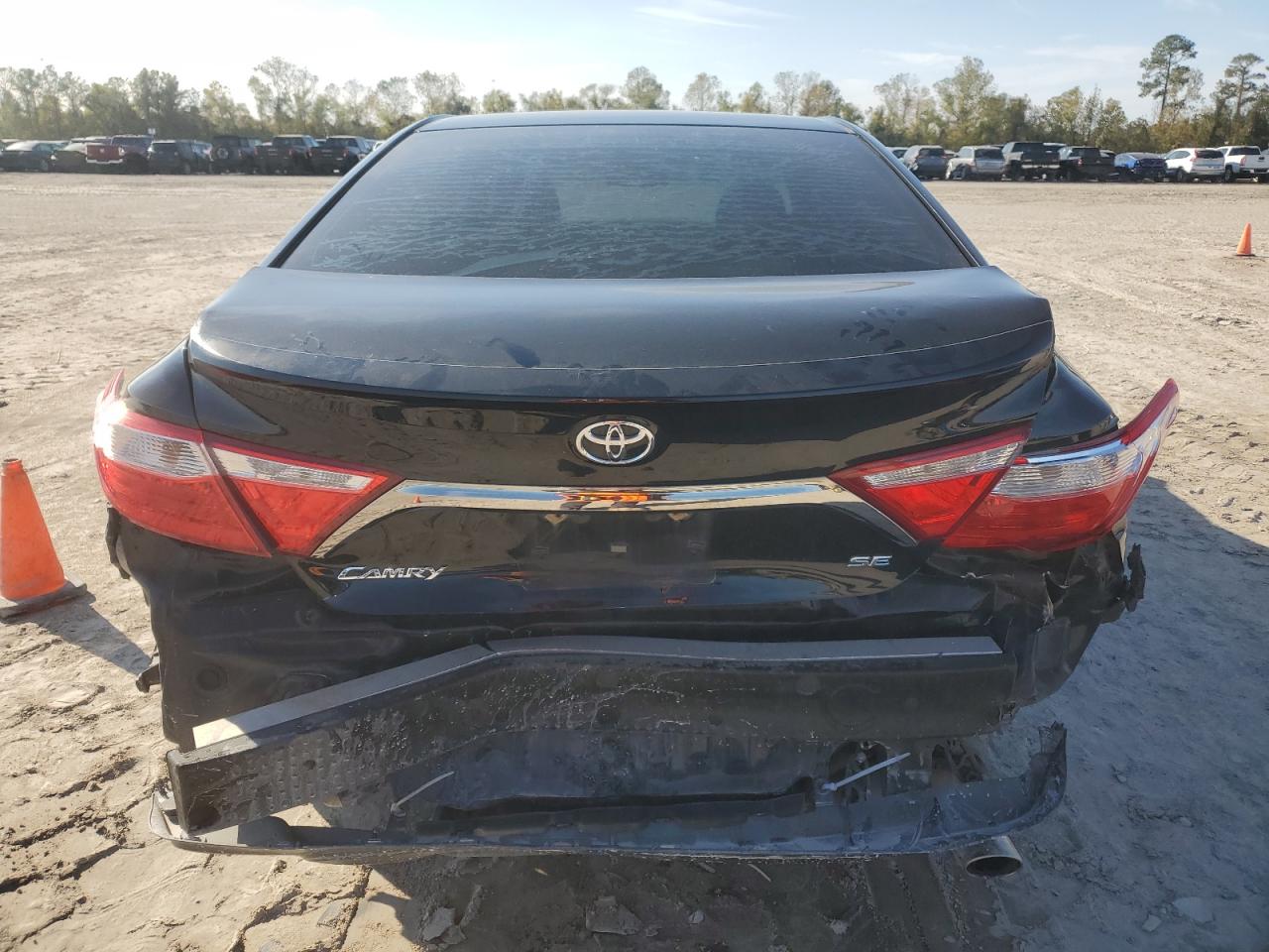 2016 Toyota Camry Le VIN: 4T1BF1FKXGU165977 Lot: 83842844