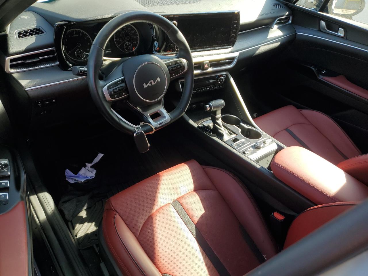 2024 Kia K5 - Image 8