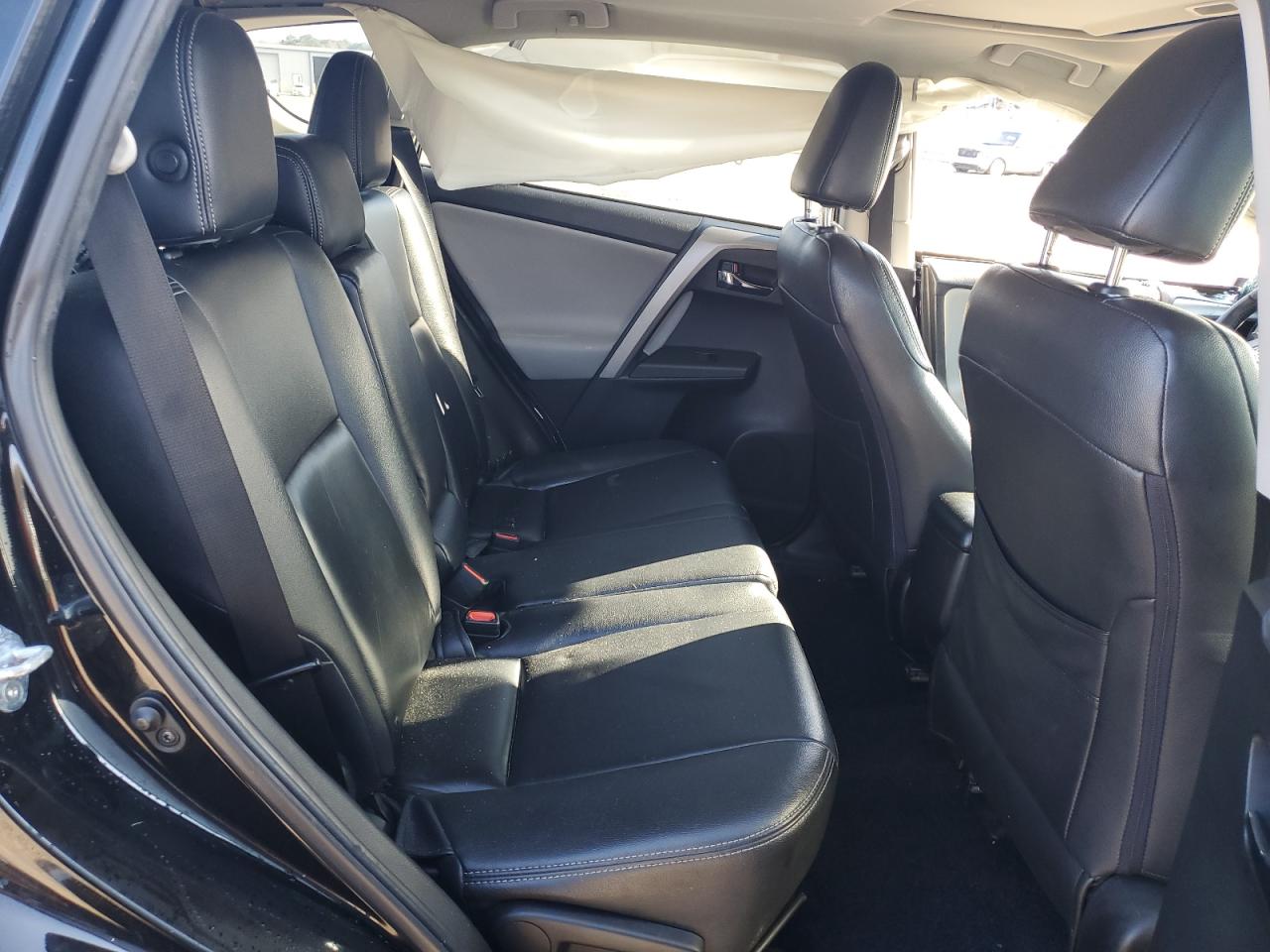 2017 Toyota RAV 4 - Image 11