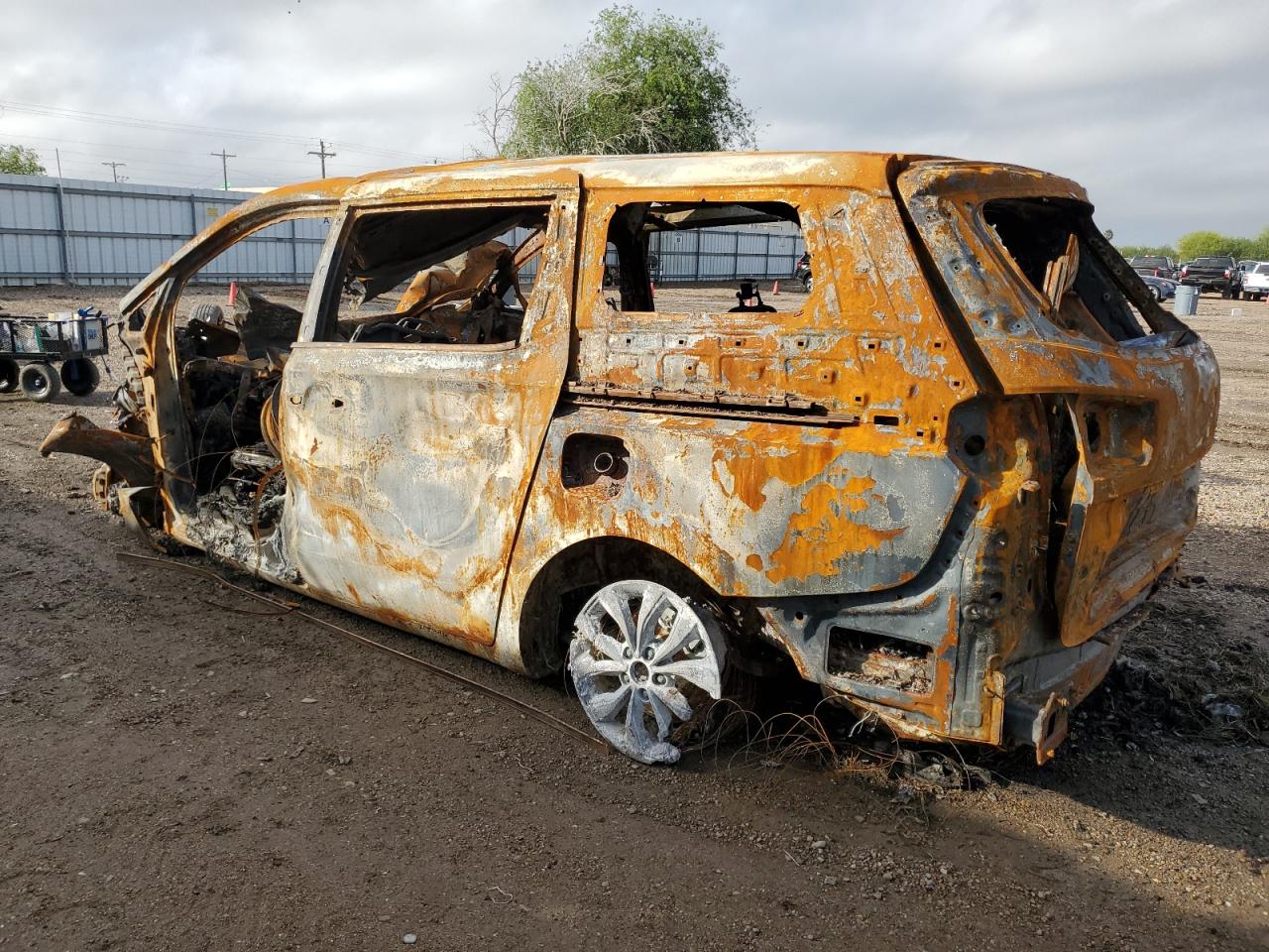 2020 Kia Sedona - Image 2