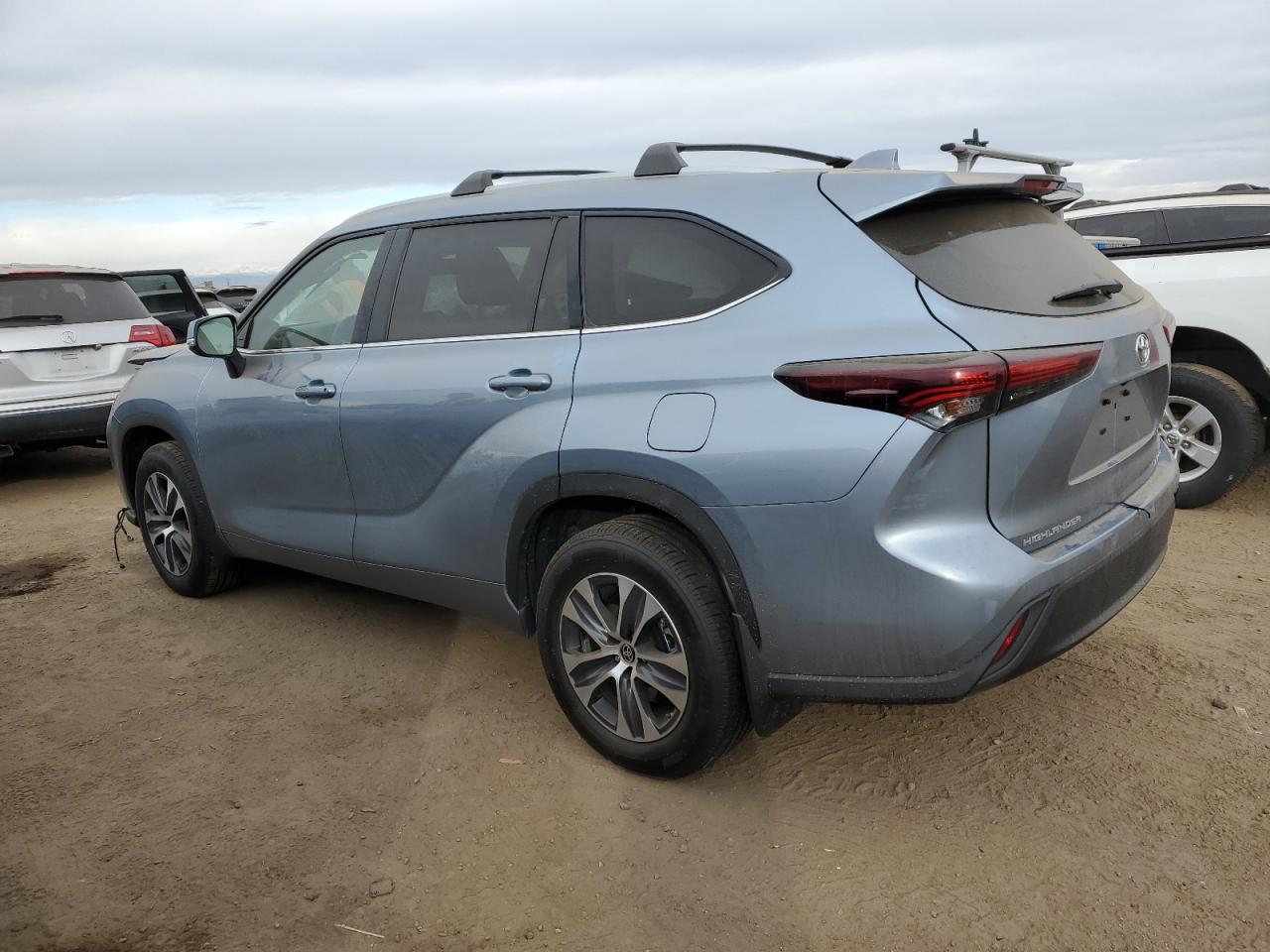 2024 Toyota Highlander - Image 2