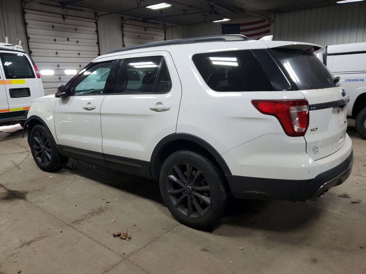 2017 Ford Explorer - Image 2