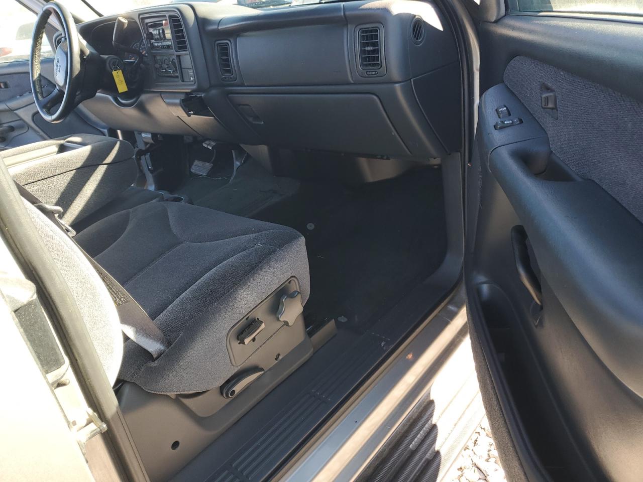 2001 GMC Sierra - Image 8