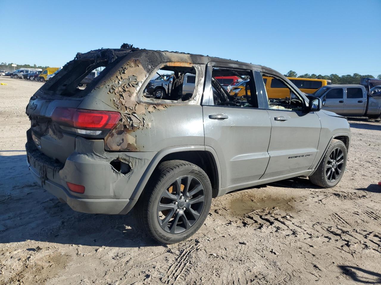 2020 Jeep Grand Cherokee - Image 3