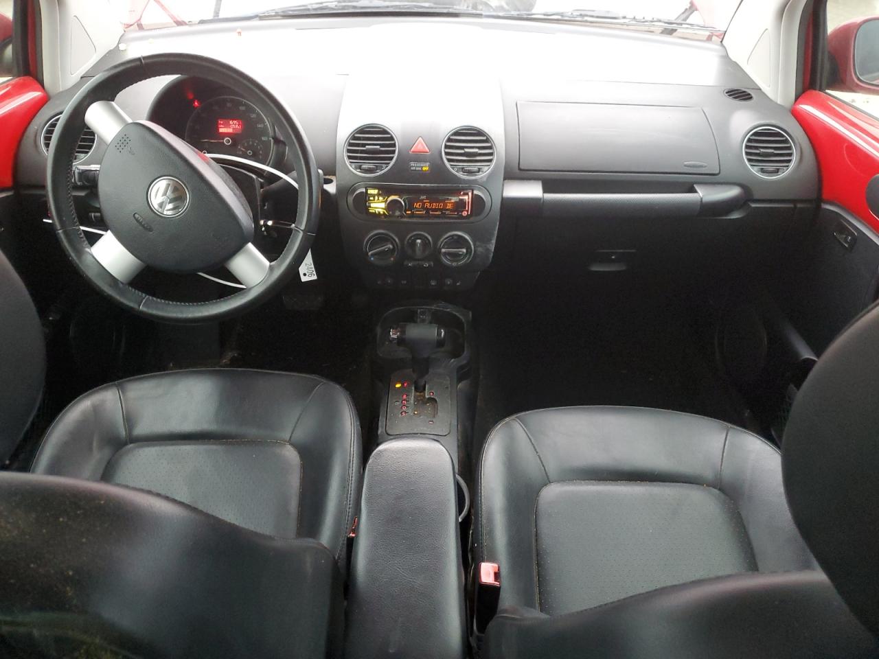 2010 Volkswagen Beetle - Image 8