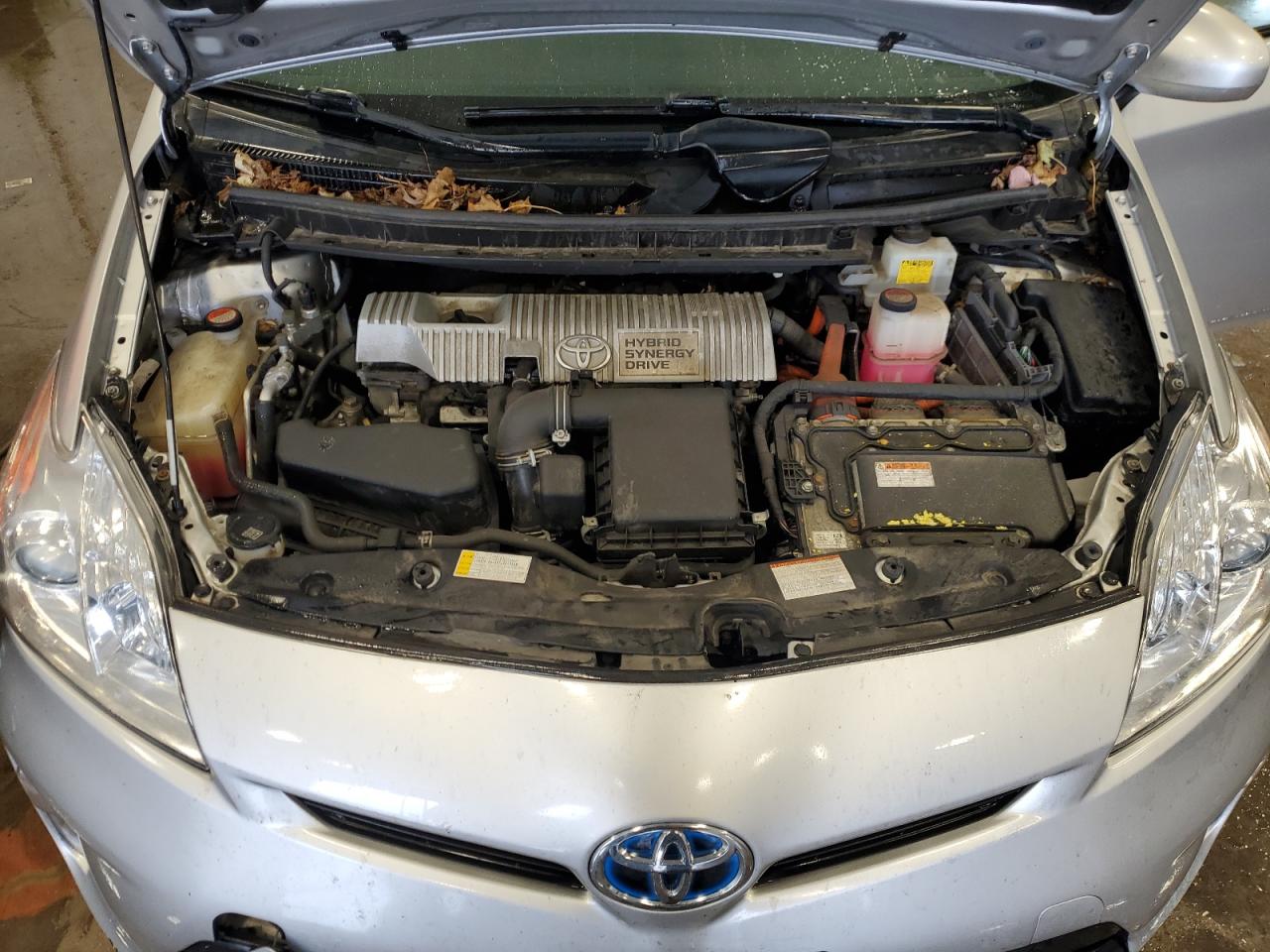 2015 Toyota Prius - Image 11