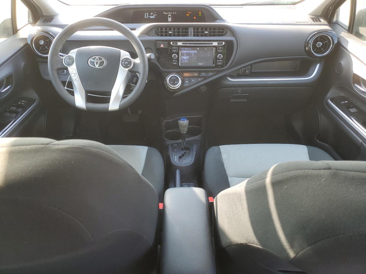 2015 Toyota Prius - Image 8