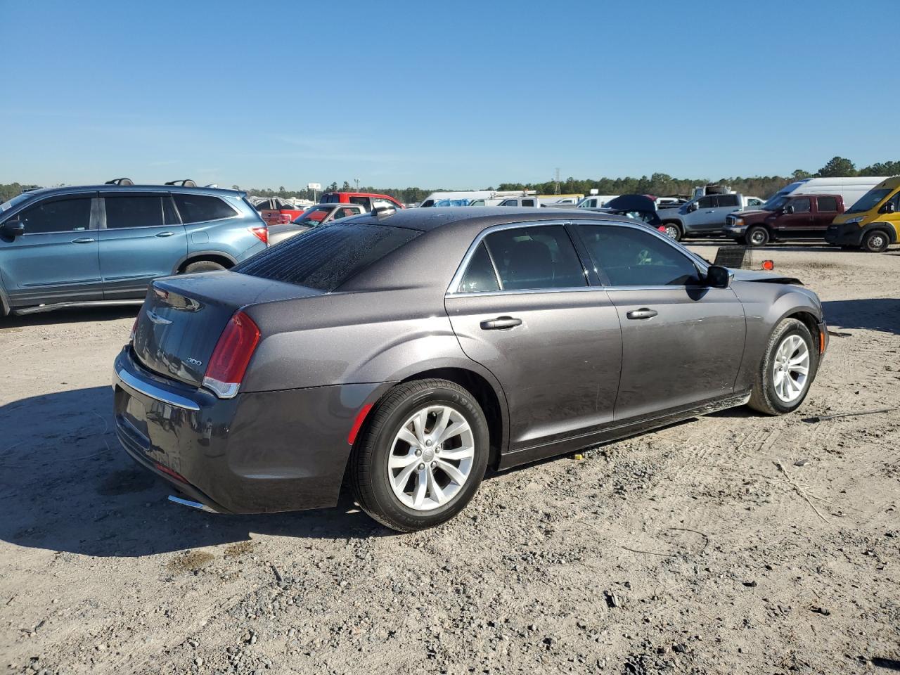 VIN 2C3CCAAG2FH931825 2015 CHRYSLER 300 no.3