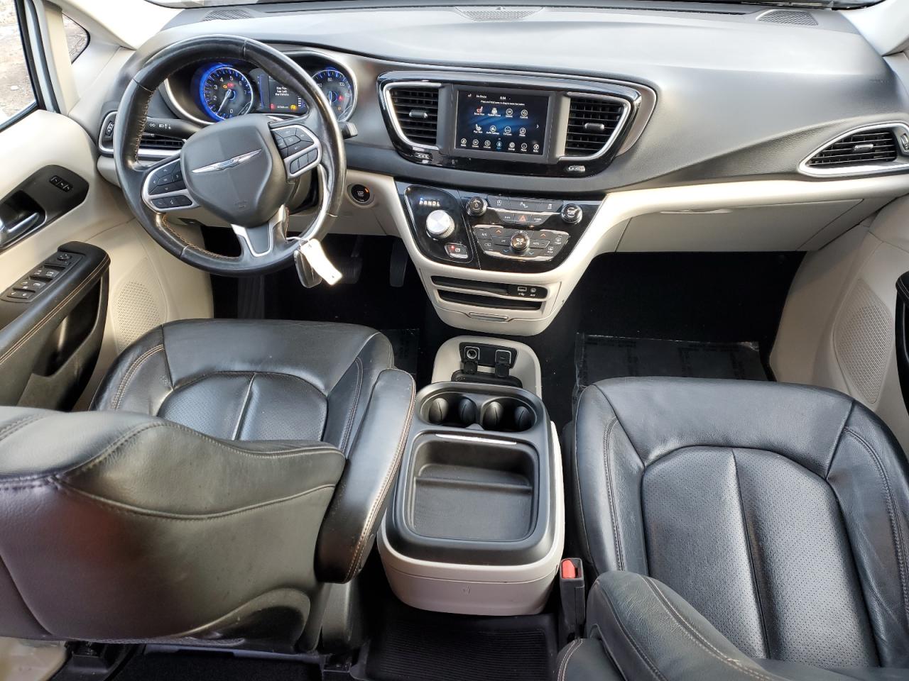 2020 Chrysler Pacifica - Image 8