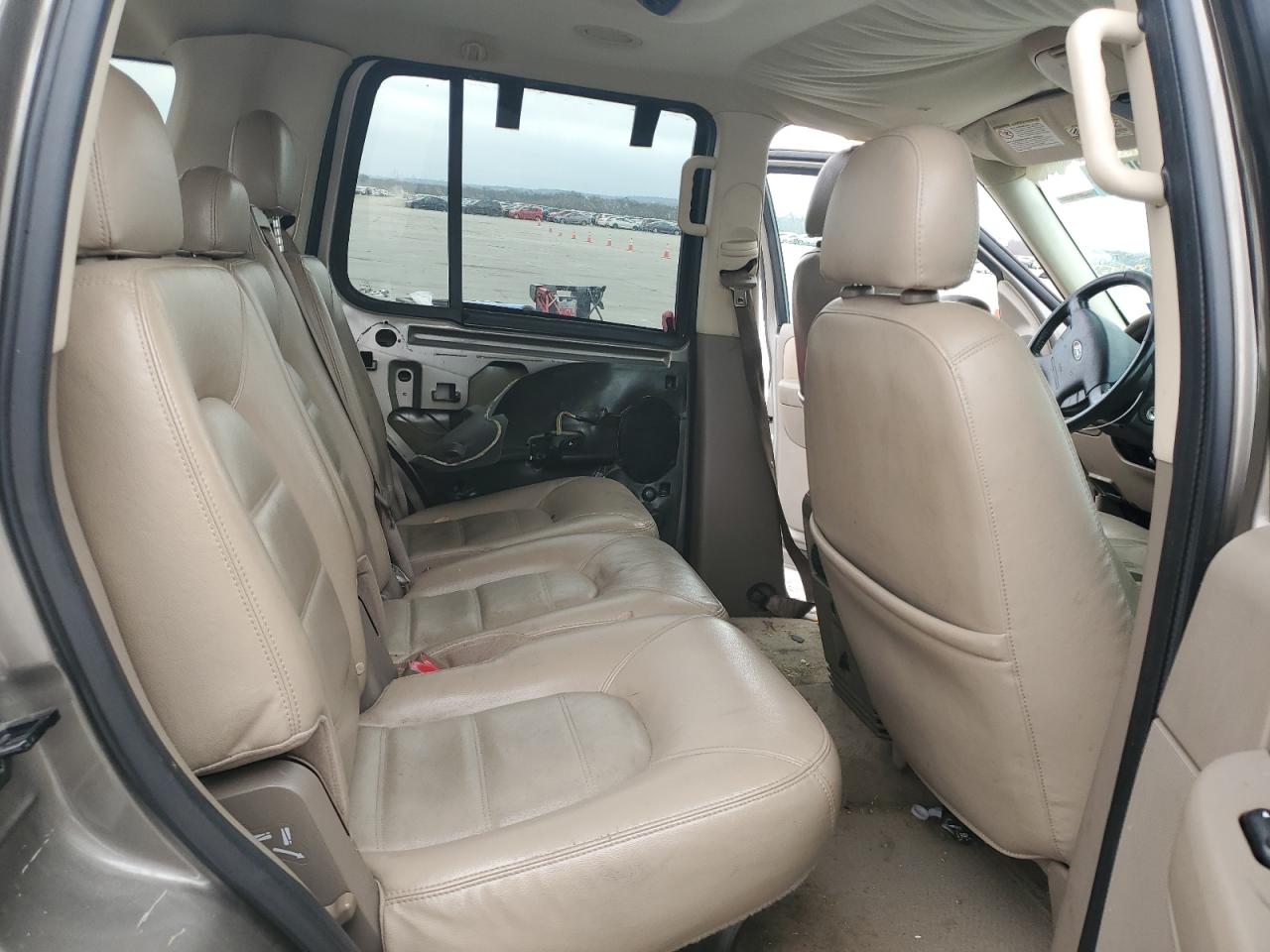 2005 Ford Explorer - Image 11