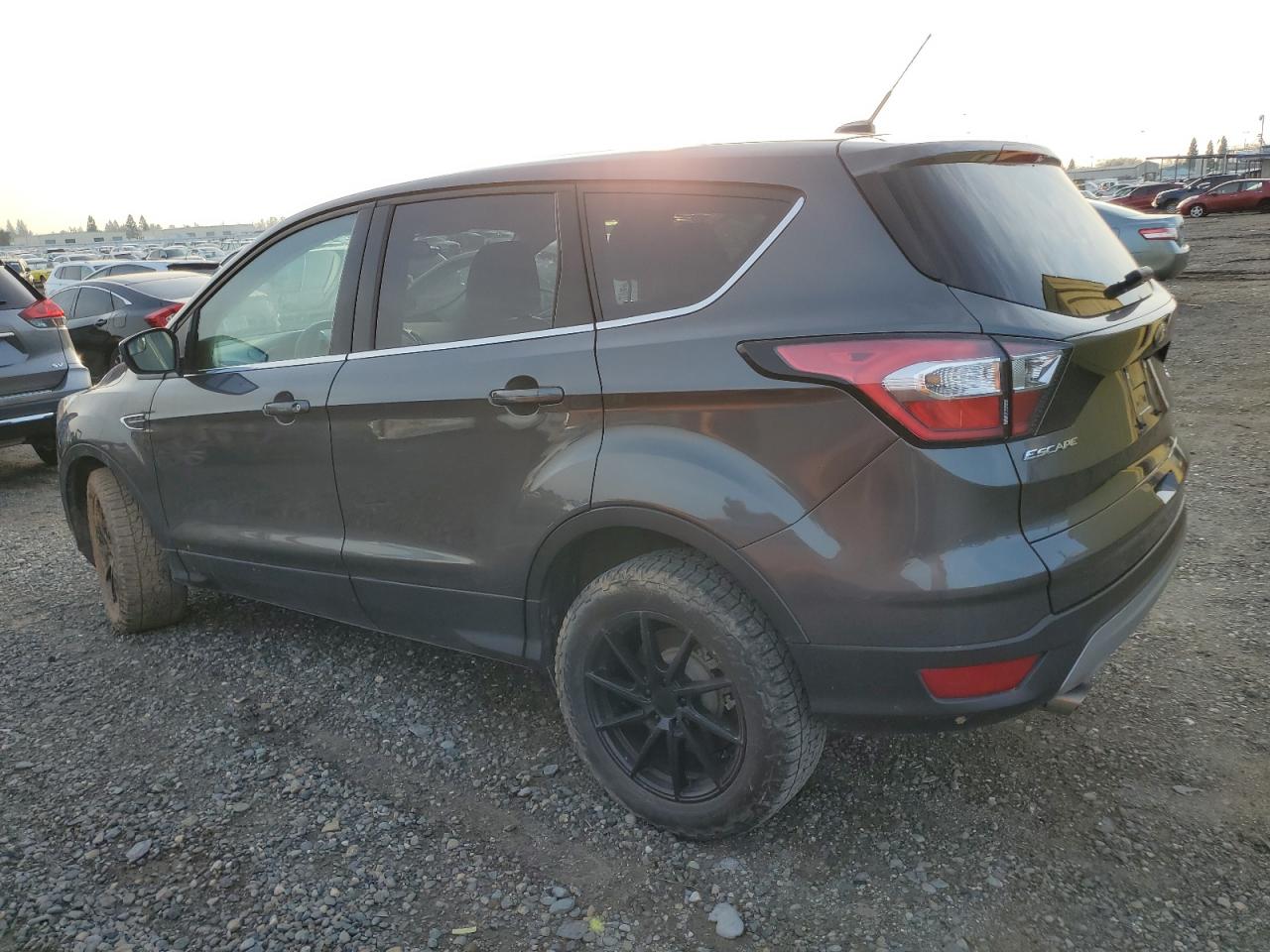 VIN 1FMCU9GD5HUC27232 2017 FORD ESCAPE no.2